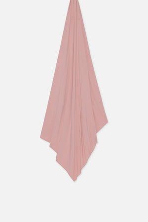 Foulard jersey bambou rose nuage Mayara à plat