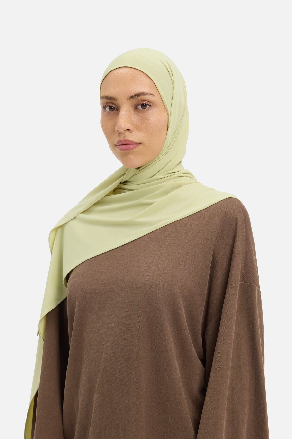 Foulard premium jersey olive glacé Mayara vue profil